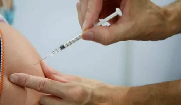 Experts के मुताबिक कोविड रोधी टीके की चौथी खुराक की अभी जरूरत नहीं 
